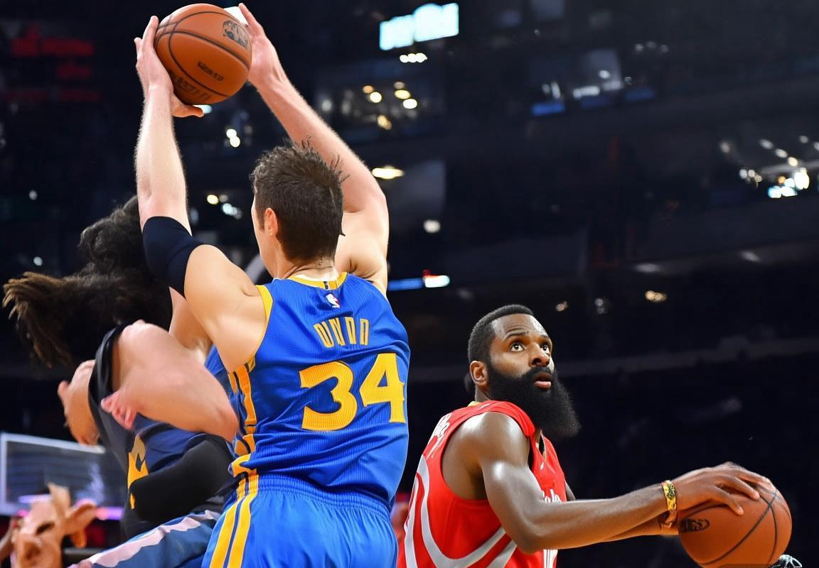 2017-2018赛季火箭对魔术经典对决：攻防较量与明星对决回顾(图4)